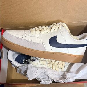 Nike Cream and Navy Men's Sneakers